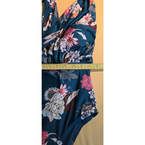 ModCloth the Lauren floral cross‎ back one piece swimsuit Size L - Picture 5 of 6